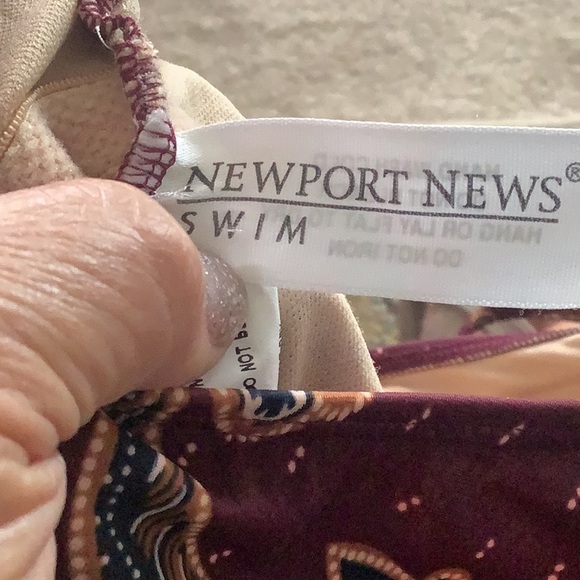 Newport news tankini top wine color with flowers. This has underwires si… - Picture 3 of 9